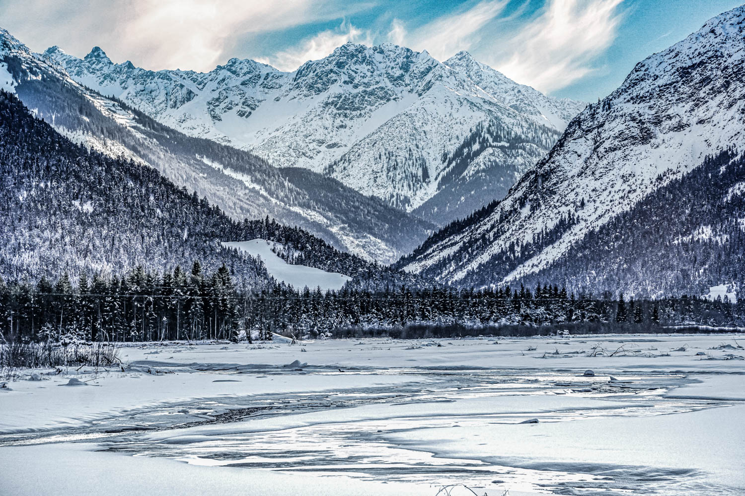 Winterliche Berglandschaft im Lechtal