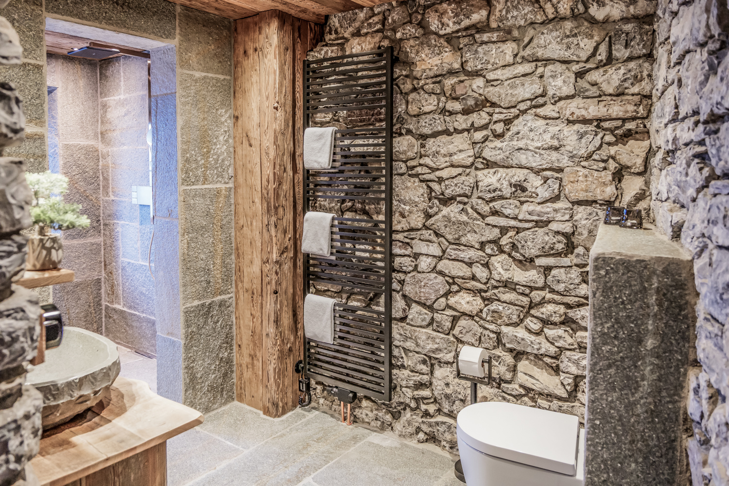 Ensuite Bad mit XXL-Dusche, Residence I