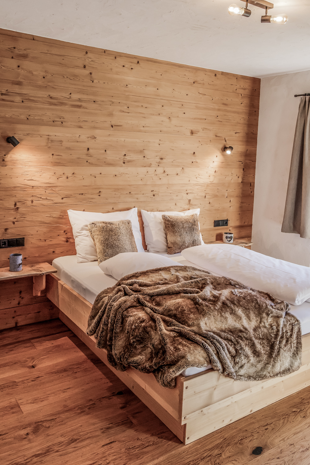 Schlafzimmer II mit offenem Badbereich